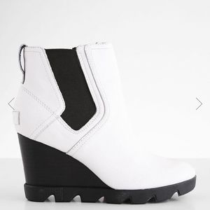 Sorel boots brand new never been worn. Size 7.